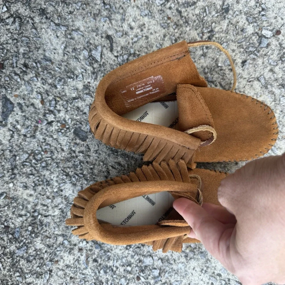 Minnetonka Classic Fringe Boots Kids Sz 12 Laces Soft Sole Brown Suede Leather
